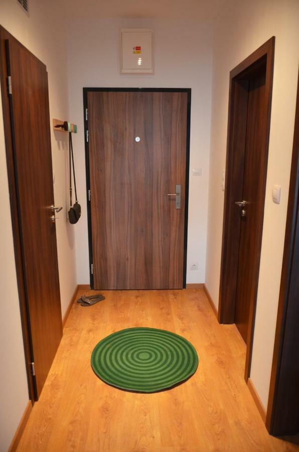 Brand New Apartment. Parking Spot Included! 브라티슬라바 외부 사진