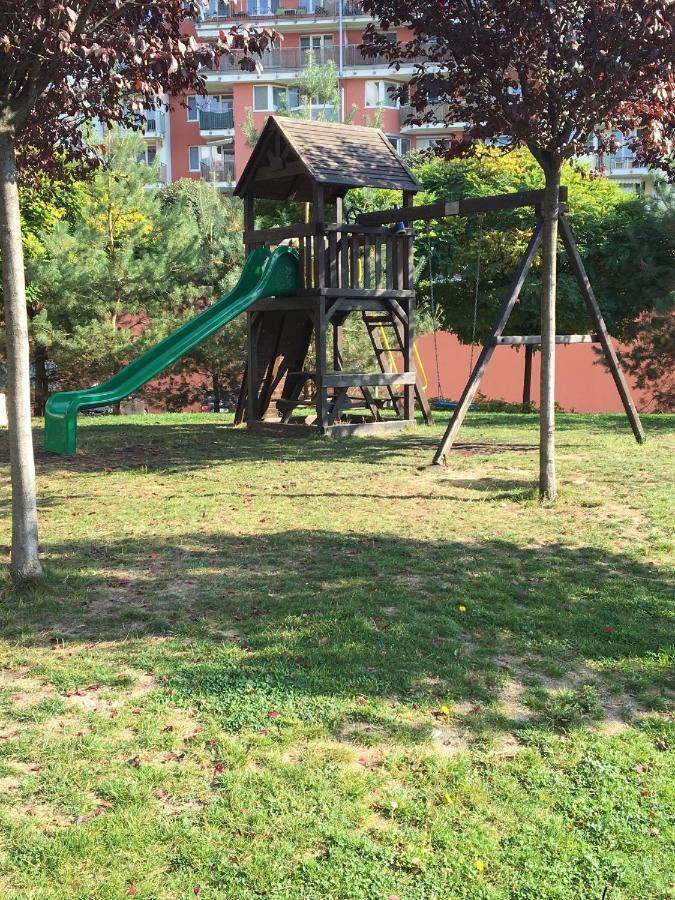 Brand New Apartment. Parking Spot Included! 브라티슬라바 외부 사진