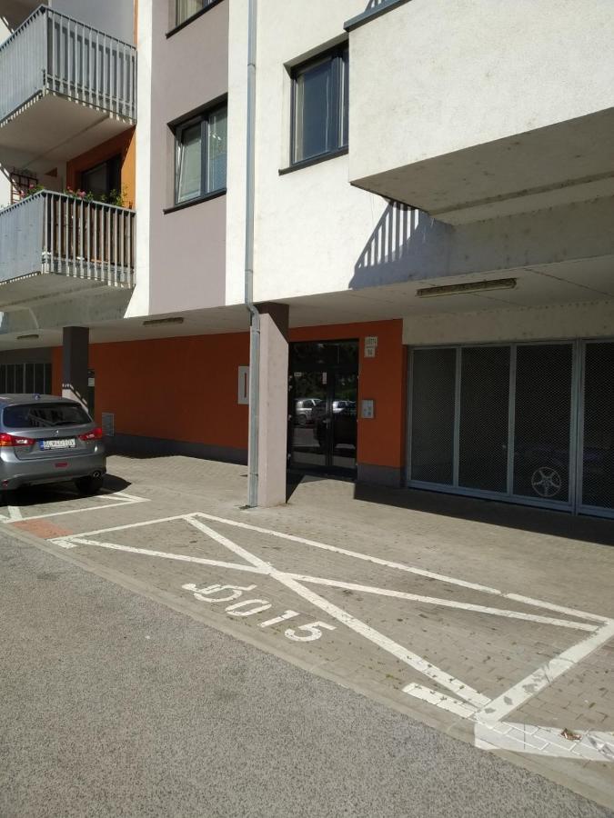 Brand New Apartment. Parking Spot Included! 브라티슬라바 외부 사진