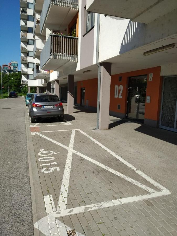 Brand New Apartment. Parking Spot Included! 브라티슬라바 외부 사진