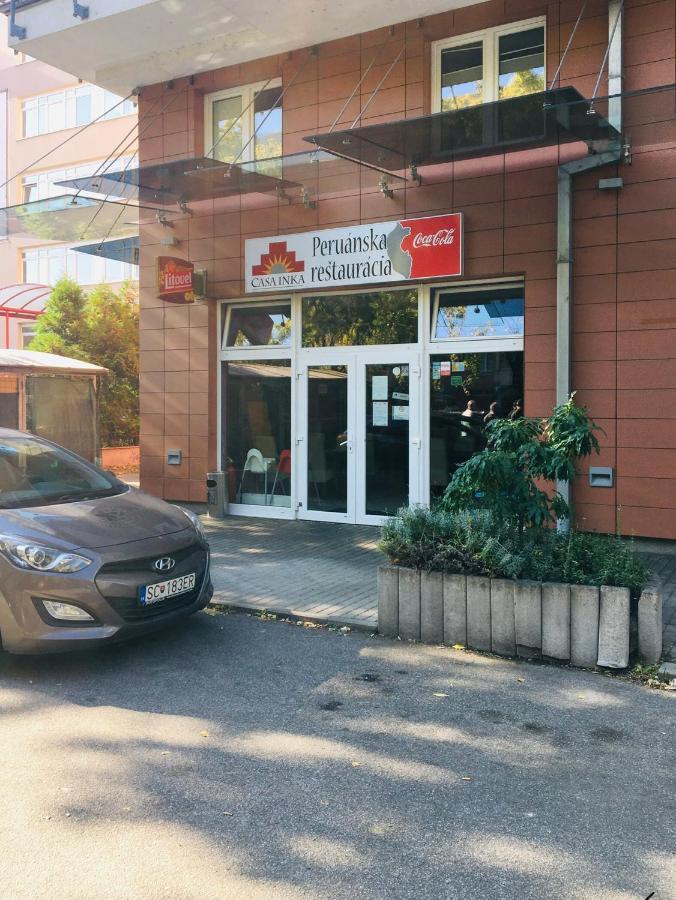 Brand New Apartment. Parking Spot Included! 브라티슬라바 외부 사진